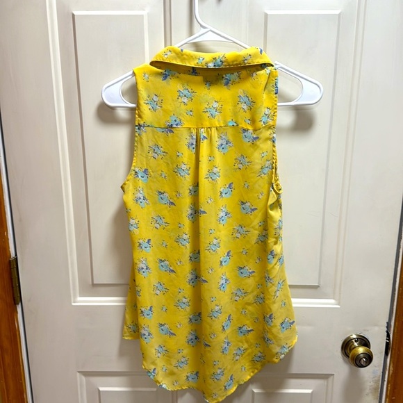 Rue 21 Semi Sheer Floral Yellow Sleeveless Blouse size S - Picture 2 of 5